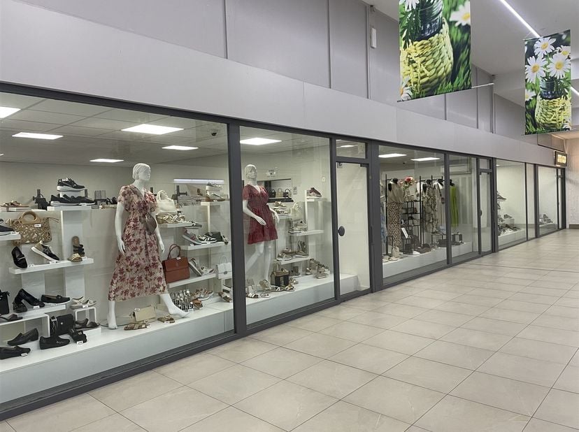 Welkom in dit uitzonderlijke retailpand in het hart van Genk, gelegen in Shopping 3, een modern winkelcentrum in het centrum van Genk.<br />
<br />