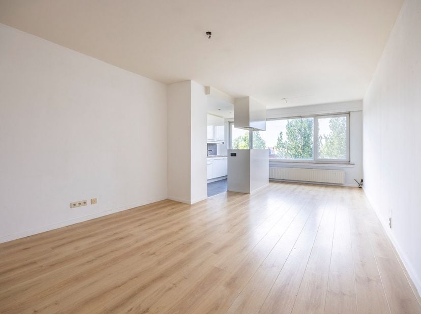 Bent u op zoek naar een gerenoveerd appartement met 2 slaapkamers en dit op een toplocatie? Dan stellen wij graag volgend appartement op de derde verd