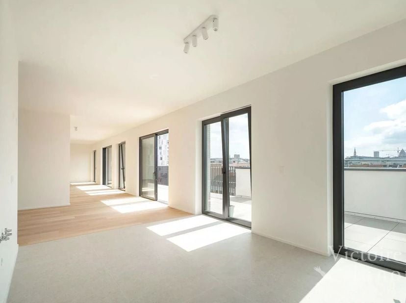 Project "UNIQ" A61 - 197 m² - terrace 69,5 m²<br />
Victoire-Junot stelt u dit prachtige 3 slaapkamer penthouse voor - met een mooi terras rondom het