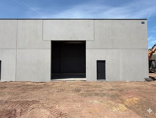                                         Entrepôt à louer à Wingene, € 875
