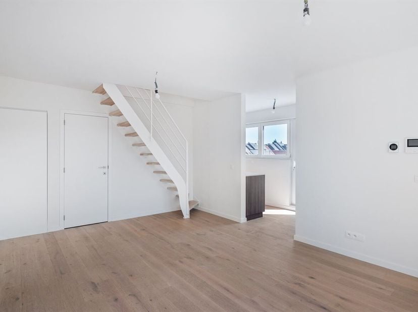 Duplex appartement met 3 slpks en riant terras!<br />
Dit prachtig duplex appartement is centraal gelegen in een rustige straat in Lier met alle voorz