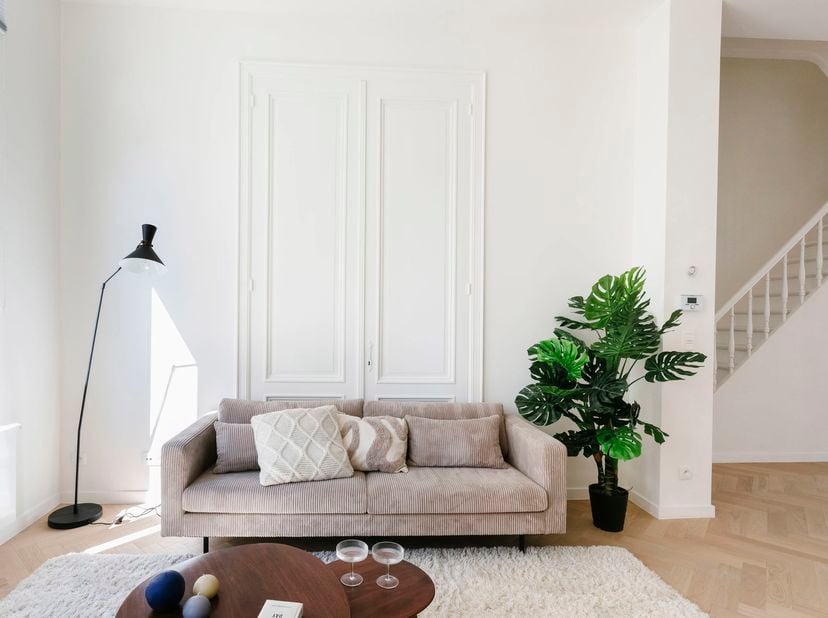 Deze volledig gerenoveerde herenwoning combineert authentieke charme met hedendaags wooncomfort. De woning beschikt over vier ruime slaapkamers, twee