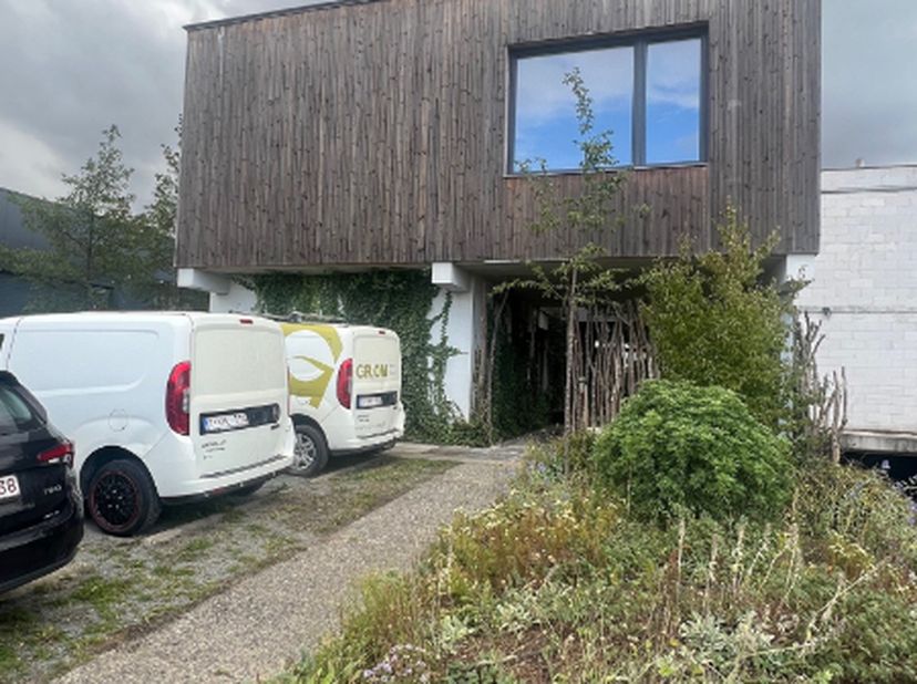 Bien professionnel à louer
                    à 9100 Nieuwkerken-Waas