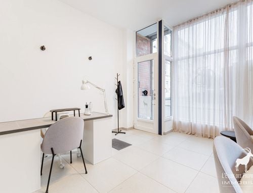                                         Commerce à louer à Montignies-sur-Sambre, € 700
