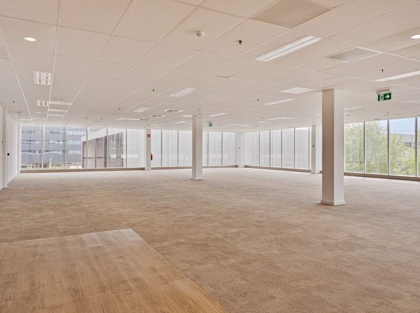 Strategisch gelegen op de Noorderlaan biedt Ahlers Building kantoorruimtes op een uitstekend bereikbare locatie, vlak bij de Antwerpse haven.<br />
<b