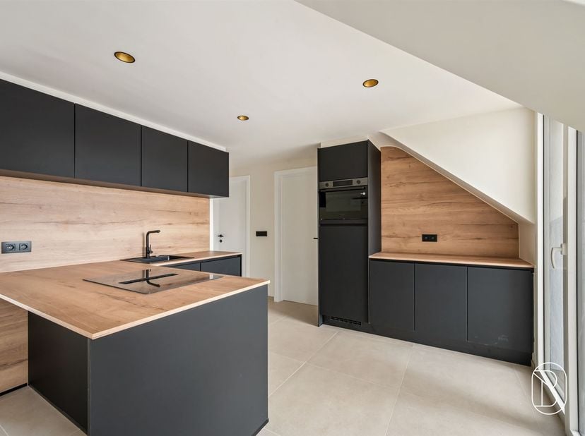 Appartement te koop in Izegemsestraat 1 bus 5,
                    8800 Rumbeke
