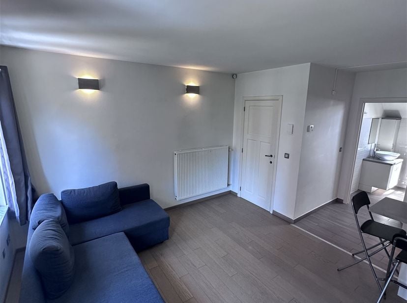 Charmant duplex d'une chambre bien situé à Mortsel.<br />
Cet appartement en duplex prêt à emménager bénéficie d'un emplacement central, à proximité d