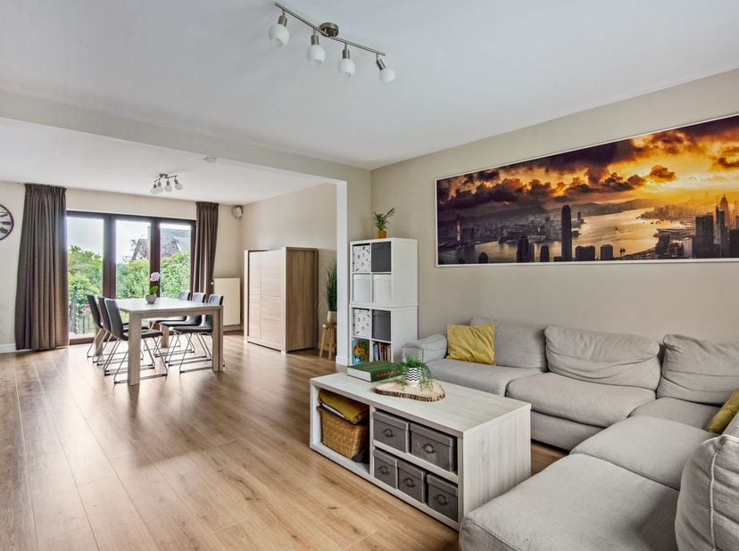 Op zoek naar een ruime, instapklare en toekomstbestendige woning in de Vlaamse Rand?<br />
Deze prachtige bel-étage (bouwjaar 2000) in de rustige Tang