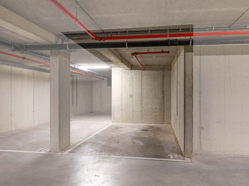 Garage à vendre à Guffenslaan 108 boîte P15,
                    3500 Hasselt