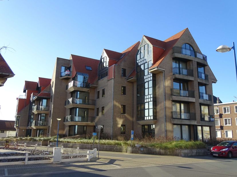 Koksijde-Bains, résidence Delphine, appartement au rez-de-chaussée avec terrasse&amp;nbsp;ensoleillée&amp;nbsp;situé près de la digue.<br />
<br />
L'appartem