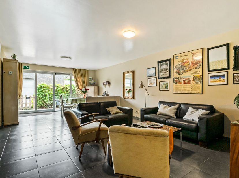 Ruim gelijkvloers appartement met 2 slpks en garage in Zammel<br />
<br />
<br />
Locatie: <br />
Rustig gelegen in Zammel-Geel met een vlotte verbi