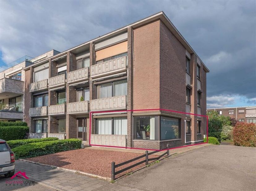 Gezellig instapklaar appartement met 3 slaapkamers, kelderberging en garage<br />
Troeven<br />
- Airco<br />
- Lift en parlofoon<br />
- Vrijstaande