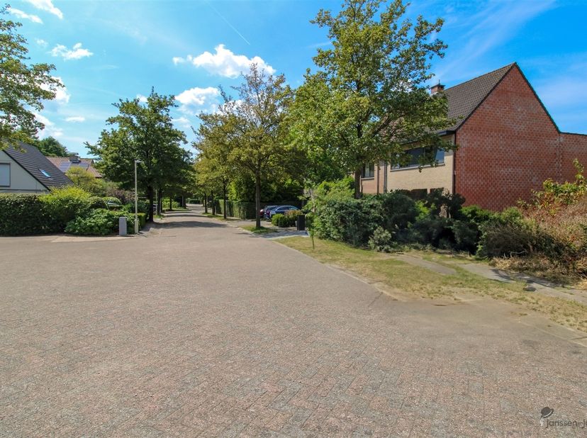 Terrain à bâtir 540 m² pour construction fermée (2 terrains possibles)<br />
Ce terrain à bâtir est situé dans une rue calme et sans issue, à côté du