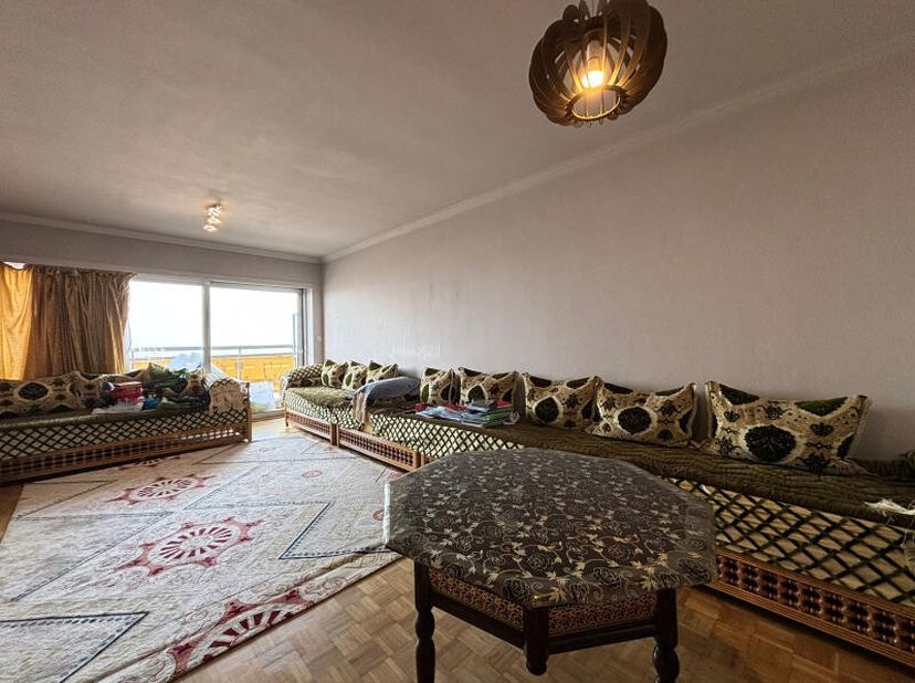 Forest, à proximité du Parc Duden, dans un quartier calme et résidentiel, penthouse de +/- 90 m², en très bon état, très lumineux, parquet partout et