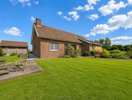                                         Villa à vendre à Ellezelles, € 675.000
