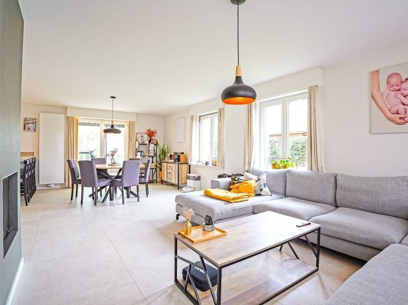 KIJKDAG WOENSDAG 29/07 VAN 17U TOT 18U30! Gerenoveerde alleenstaande woning op 637m² te Veurne! Ontdek deze ruime en volledig gerenoveerde open bebouw