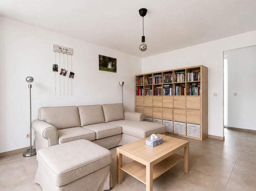 Ontdek deze charmante recente woning op een absolute topligging in Lier. De woning bevindt zich op wandelafstand van het stadscentrum, winkels, schole