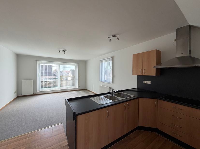 Comfortabel 2-slaapkamerappartement met terras en extra bergruimte. Dit lichtrijke appartement biedt een aangename leefruimte, een praktische keuken e