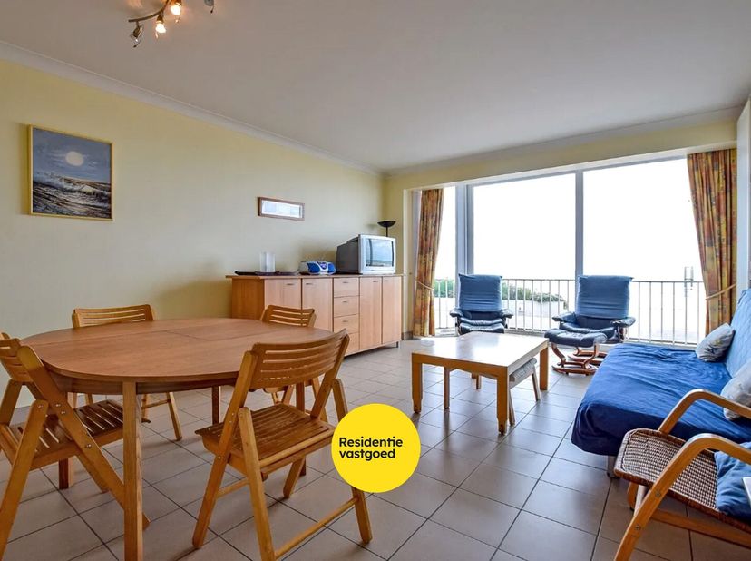 Dit ruim appartement op de begane grond op de zeedijk te Koksijde-Bad maakt deel uit van de Residentie Channel. Het appartement is voorzien van een le