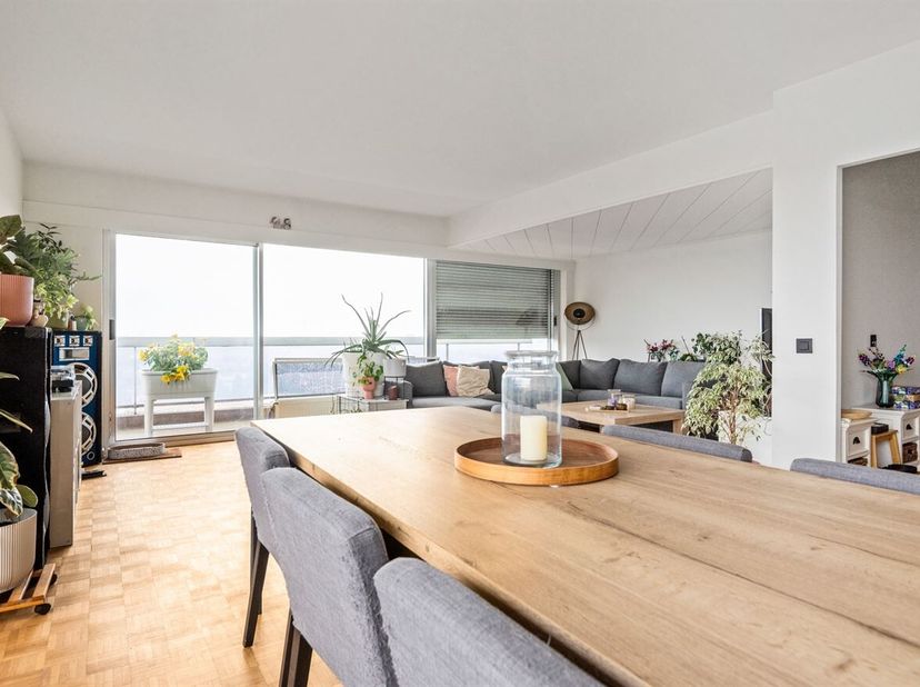 Instapklaar appartement met panoramisch zicht in Merksem!<br />
Op de 15de verdieping van deze moderne residentie aan de Leiebos vindt u dit uitsteken