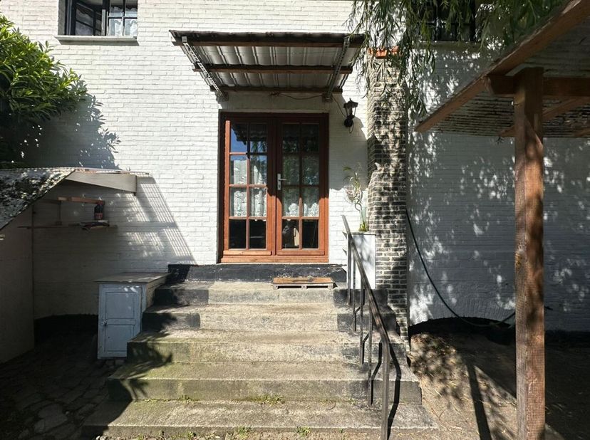 Woning met 2 slaapkamers en buitenruimte <br />
Beschrijving:<br />
Deze woning beschikt over een leefruimte met veel natuurlijke lichtinval en zichtb