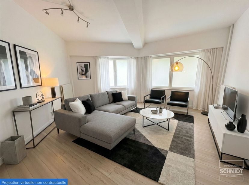 IMMOSCHIMIDT (Ref. 29222) - EVERE- (Tilleul) : Te renoveren appartement gelegen op de begane grond van een klein gebouw met 3 verdiepingen. Het bestaa
