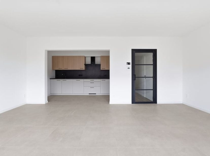 Bent u op zoek naar een instapklaar appartement zonder zorgen? Dan is dit volledig gerenoveerd appartement, gelegen in de Abtenstraat 16 te Sint-Truid