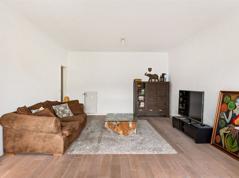 Instapklaar appartement met twee slaapkamers en garage<br />
Ligging<br />
Geestenspoor 107 ligt in Ekeren, een rustige en groene woonwijk in het noor
