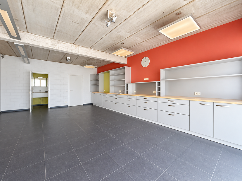 Bedrijfsvastgoed te huur in Rue du Couvent 22,
                    7700 Moeskroen