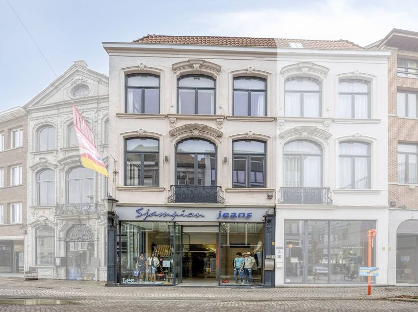 Uniek historisch geheel: Handel, Wonen &amp; Opslag in hartje Mechelen<br />
Ontdek dit bijzondere vastgoedcomplex op een absolute toplocatie tegenover pa