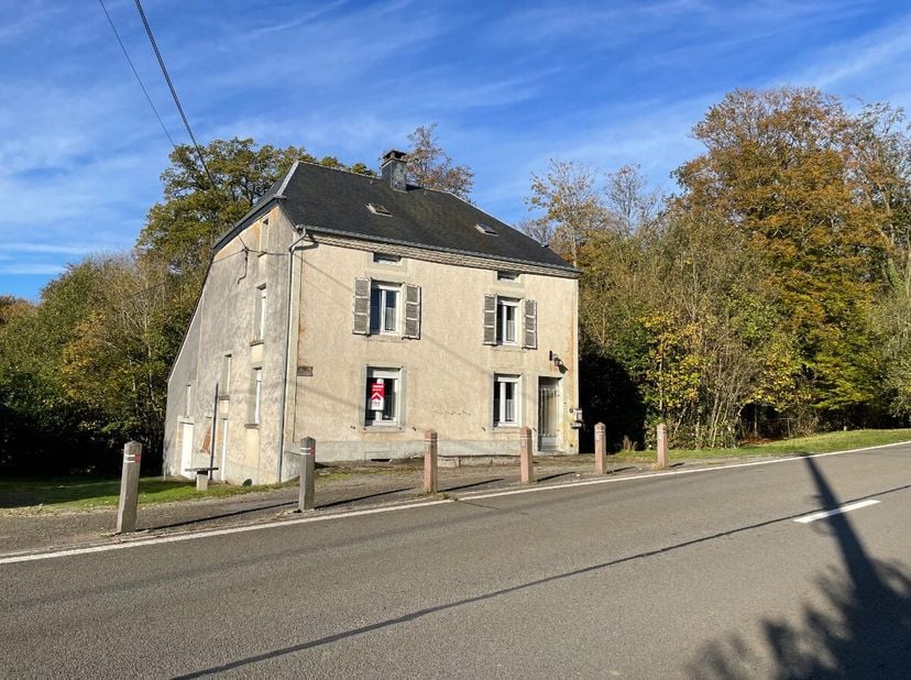 Huis te koop in Rue de la Forêt 76,
                    6821 Lacuisine