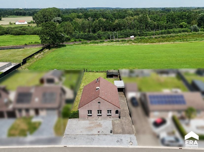 rong&amp;gt;Deze ruime gelijkvloerse woning bevindt zich op een prachtige locatie in het groen met vrij zicht. Dankzij diverse invalswegen is de woning vl