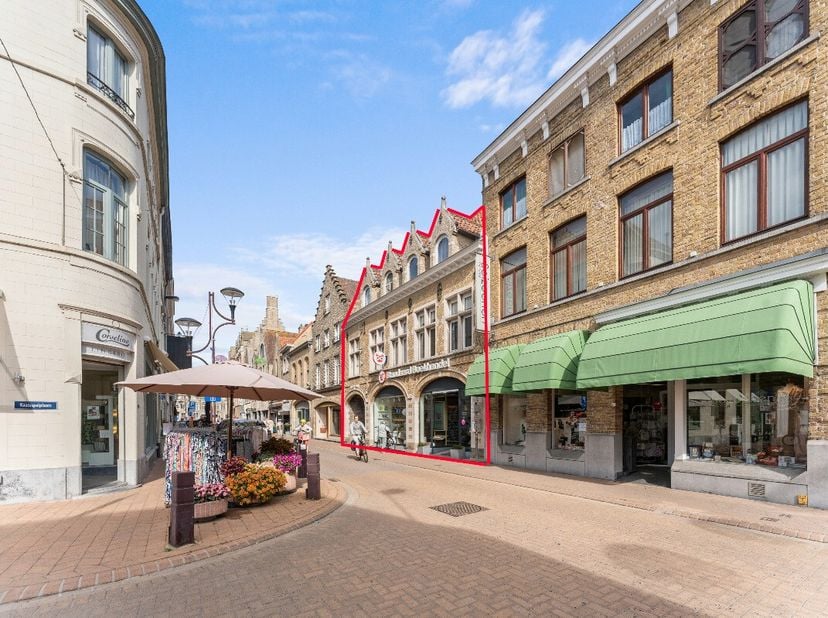 Bien professionnel à vendre à Ooststraat 18,
                    8630 Veurne