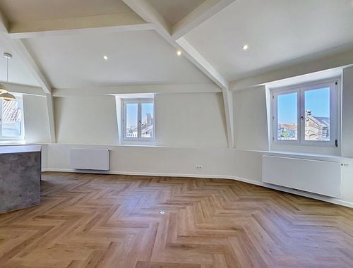                                         Appartement à louer à Ixelles, € 1.600
