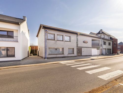                                         Bien commercial avec habitation à vendre à Houtvenne, € 295.000
