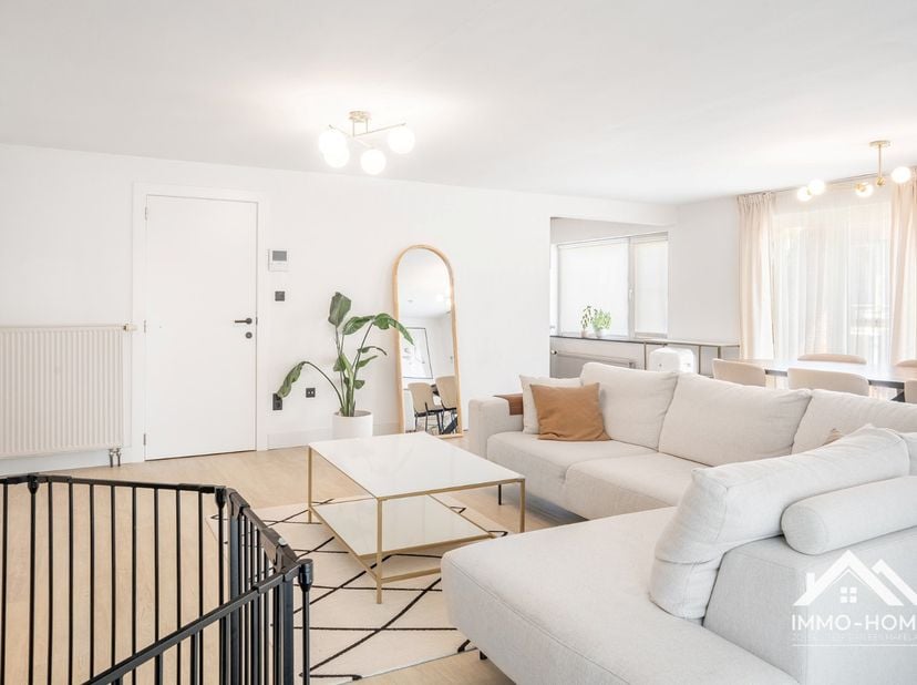 Wonen en werken combineren op één locatie? Deze perfect onderhouden en instapklare eigendom biedt u die unieke mogelijkheid.Op het gelijkvloers bevind
