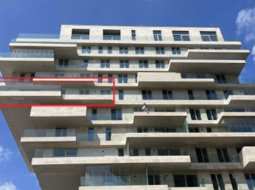 - Luxueus en duurzaam afgewerkt modern appartement te Waregem - overal snel in en uit de stad en autostrades - Op wandelafstand van centrum en station