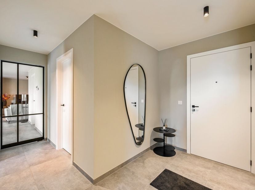 Bent u op zoek naar een stijlvol, energiezuinig en volledig instapklaar appartement in het centrum van Genk? Dan is dit prachtige appartement in het r