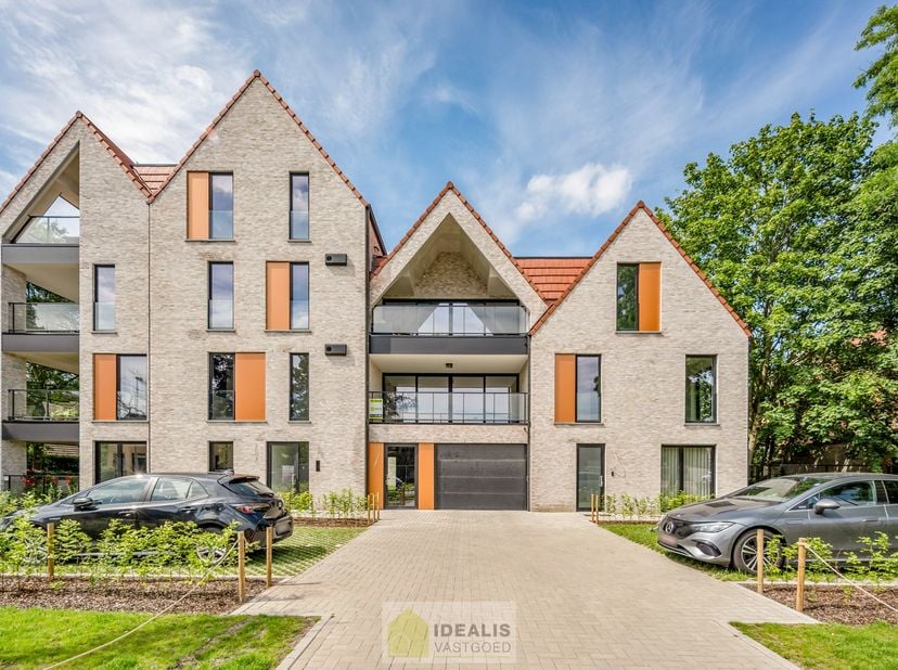 IDEALIS VASTGOED - Exclusief wonen in het bruisende centrum van Lommel. Stap binnen in Residentie Het Burgemeestershuis en beleef hoe comfortabel wone