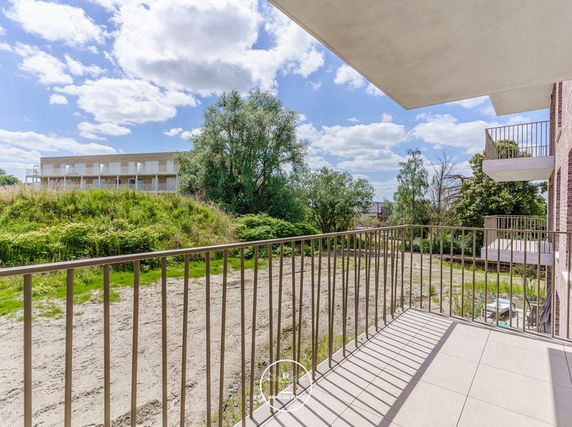 BINNENKORT OPLEVERING<br />
Ligging en omgeving:<br />
In hartje Gavere langs de Onderstraat, op wandelafstand van de Gaverse Markt en omgeven door gl