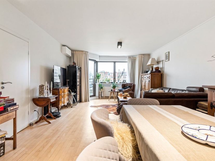 Stijlvol duplexappartement (130 m²) gelegen aan het Zuidpark<br />
Ligging:<br />
Aan de Vlaamsekaai, in het hart van het levendige Antwerpen-Zuid, be