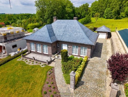                                        Villa te koop in Michelbeke, € 385.000
