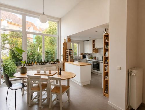                                         Duplex à louer à Ixelles, € 2.280
