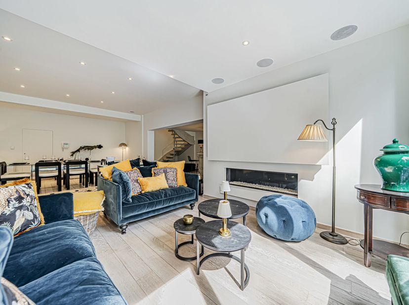 Info et visite : 02 315 51 71<br />
AUDERGHEM – Dans le très recherché quartier du Chant d’Oiseau, à deux pas du parc, We Invest vous propose ce super