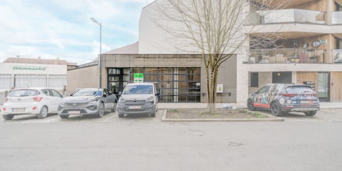 Bien professionnel à vendre à Guido Gezelleplein 11, 8840 Staden