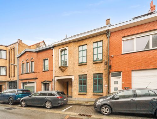                                         Usage mixte à vendre à Gavere, € 325.000
