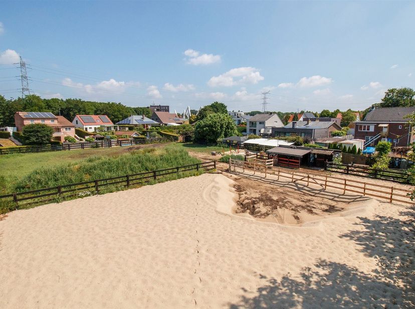 Uitstekend gelegen perceel hooiland op 'De Molekens' te Herentals. <br />
<br />
Ligging: Gelegen op een sublieme locatie, net buiten het centrum va