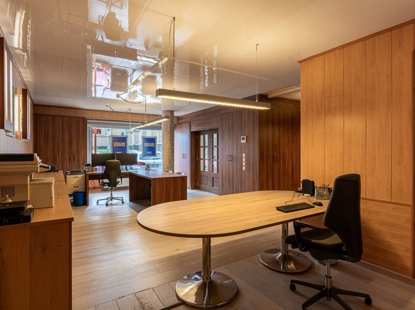 Bien professionnel à vendre à Kerkstraat 2 - B,
                    8890 Moorslede