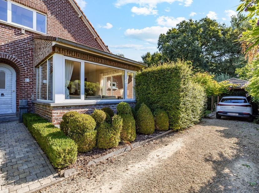 INSTELPRIJS - Charmante woning met zuidgerichte tuin en bosrijke omgeving in Affligem<br />
<br />
Op zoek naar een gezellige woning met veel ruimte