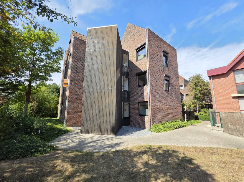 Cet appartement est situé dans le domaine calme et verdoyant Nieuweryde, à proximité du parc maritime, du chenal du port de Nieuport-Bain.<br />
L’app